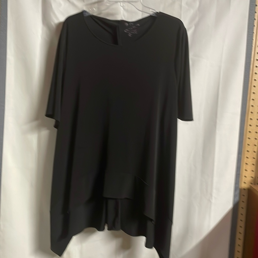 Black ladies top blouse Chicos 3 high low short sleeves like new tunic